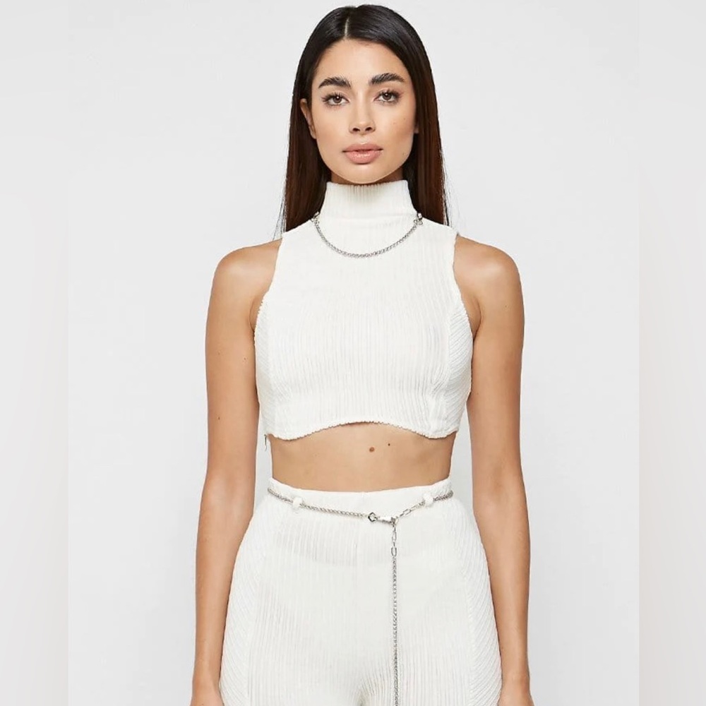 NWT white crop top with detachable chain